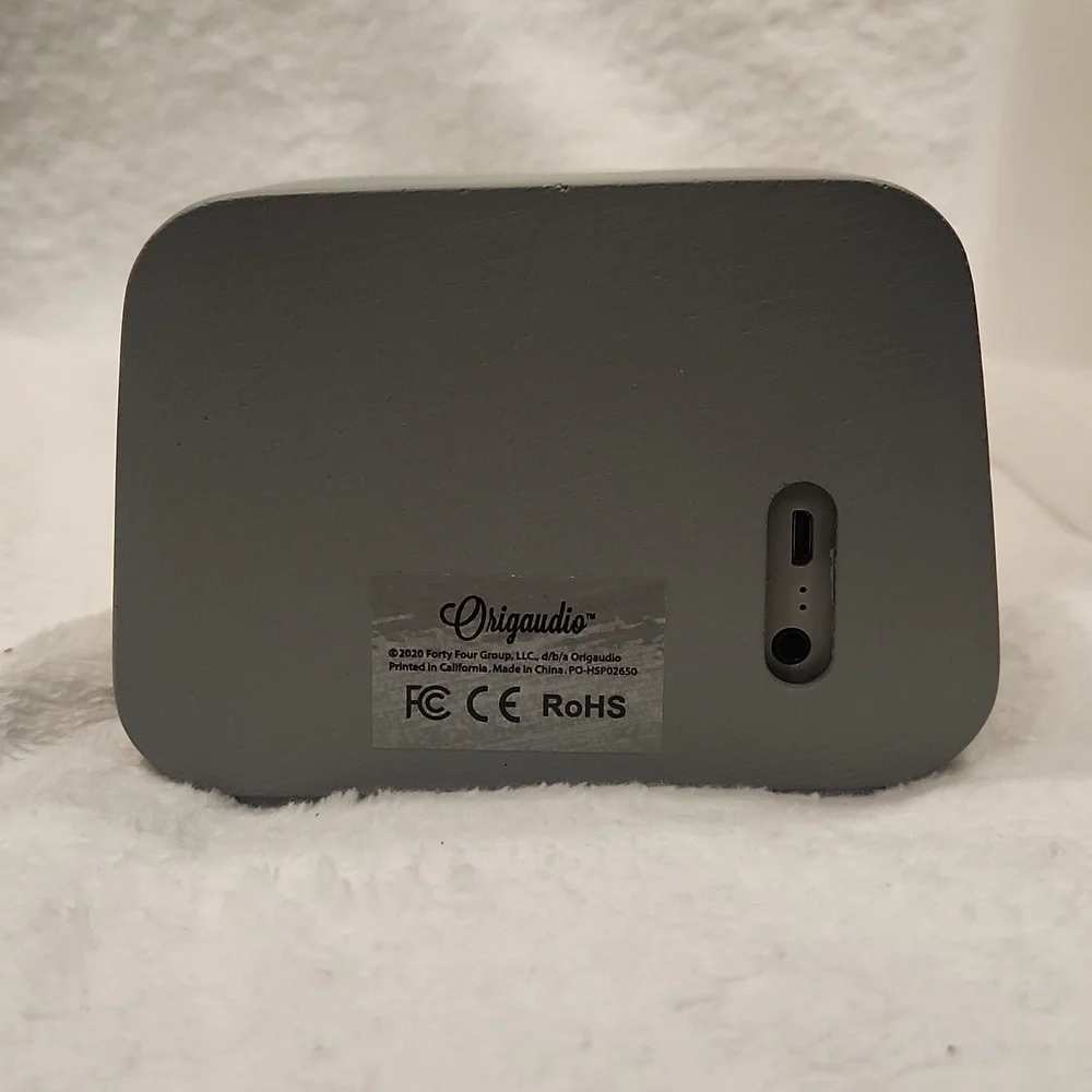 Temblor Wireless speaker and charger, gray ans bamboo - Picture 7 of 7